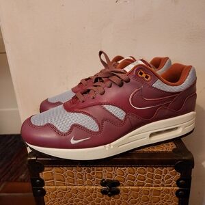Nike Men's Maroon and Light Gray Sneakers
